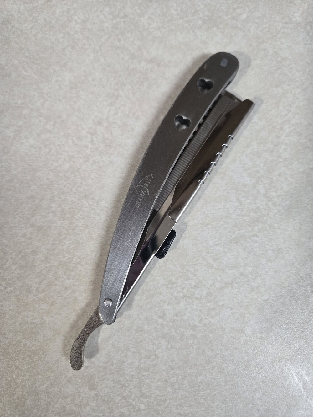 Shark Fin Straight Edge Razor - Picture 3 of 16